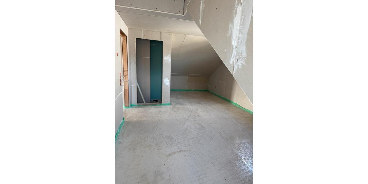 Dachgeschoßwohnung Braunschweig Wabe-Schunter-Beberbach - 4 Zimmer, 1.150&euro; | Angebot:22239847