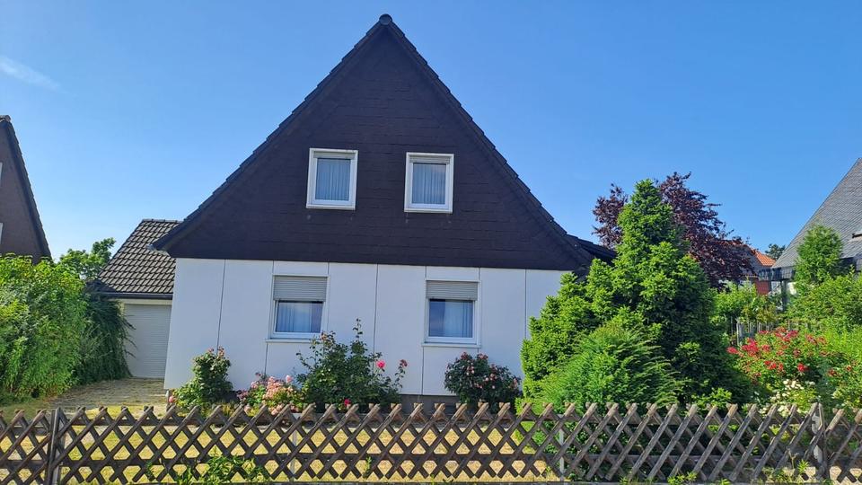 Frei stehendes Einfamilienhaus mit 4 Zimmern und Doppelgarage 4 zimmer