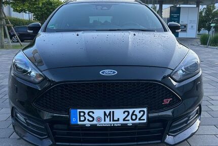 Ford Focus 99.300 km 13.999 &euro; Braunschweig 38106