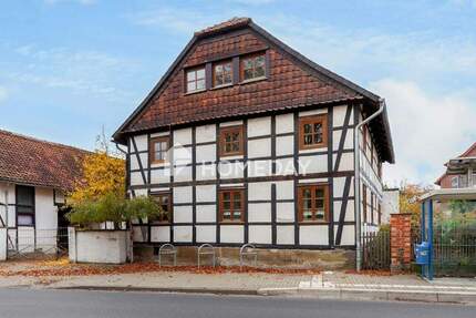Großzügiges, denkmalgeschütztes Fachwerkhaus mit Nebengebäude und weitläufigem Grundstück 8 zimmer