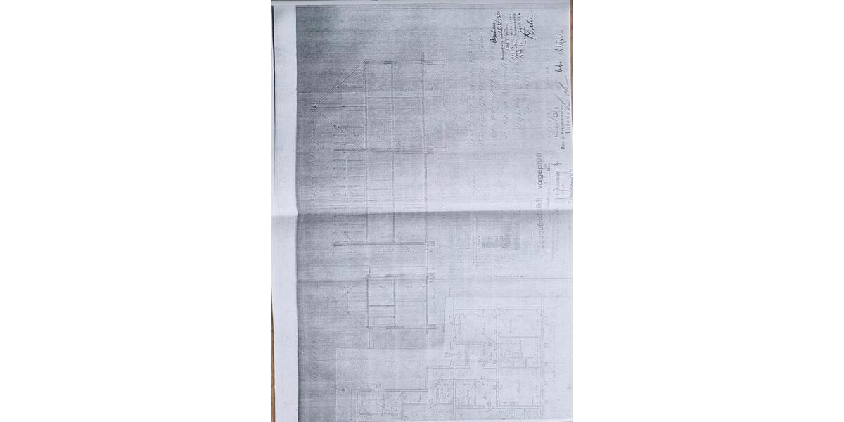 Mehrfamilienhaus mit Gewerbe in Salzgitter—Thiede 15 zimmer