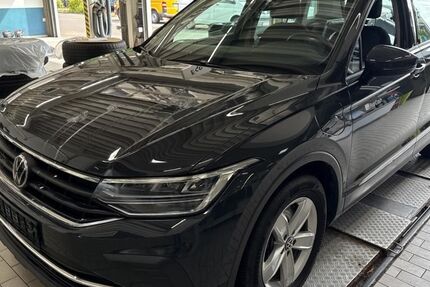VW Tiguan 150.828 km 17.990 &euro; Braunschweig 38122