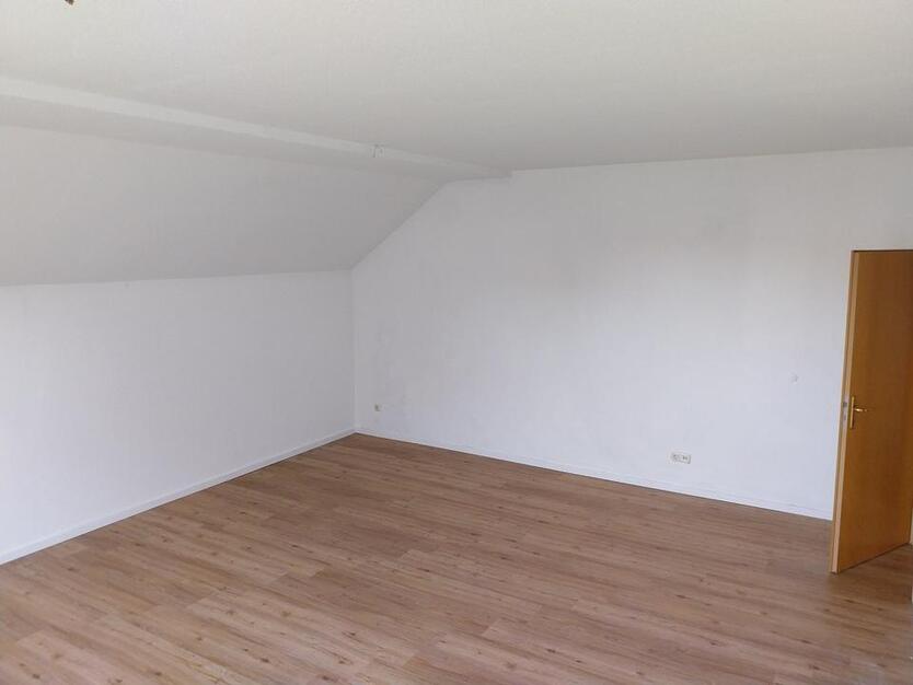 3 Zi.-Whg. in Lehre-Essehof, 86qm, 1. OG, mit Balkon und Küche
