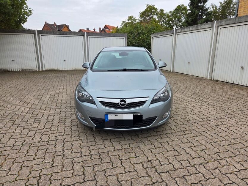 Opel Astra 131.000 km 5.890 € Peine 31224