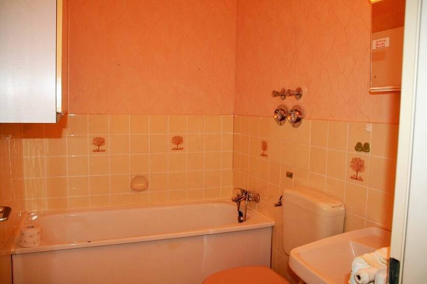 Neuer Preis ..... 2 Zimmer, Balkon plus Garage ... !!!