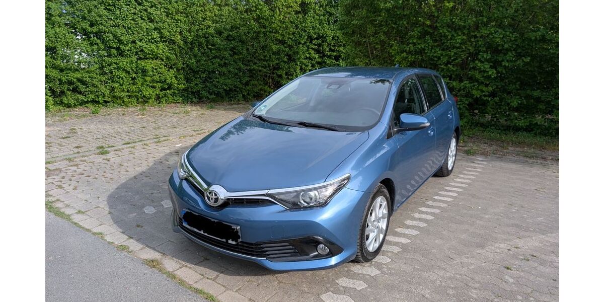 Toyota Auris 121.875 km 10.800 &euro; Salzgitter 38229