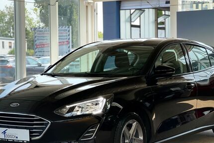 Ford Focus 49.987 km 15.990 &euro; Salzgitter 38228