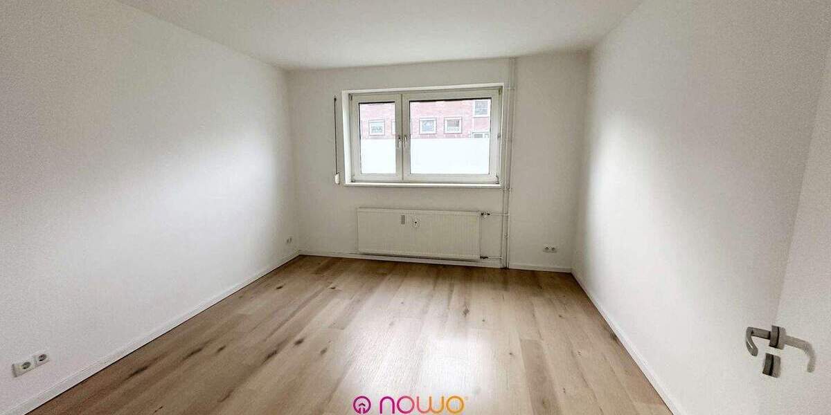 Modernisierte Erdgeschoss-Eigentumswohnung mit Balkon, Einbauküche und Garage in Salzgitter-Thiede 3 zimmer