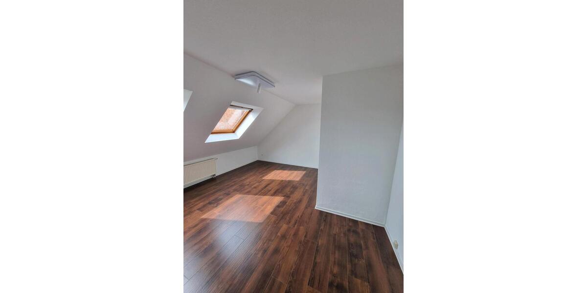 Renovierte gemütliche Dachgeschoss Wohnung 2 zimmer