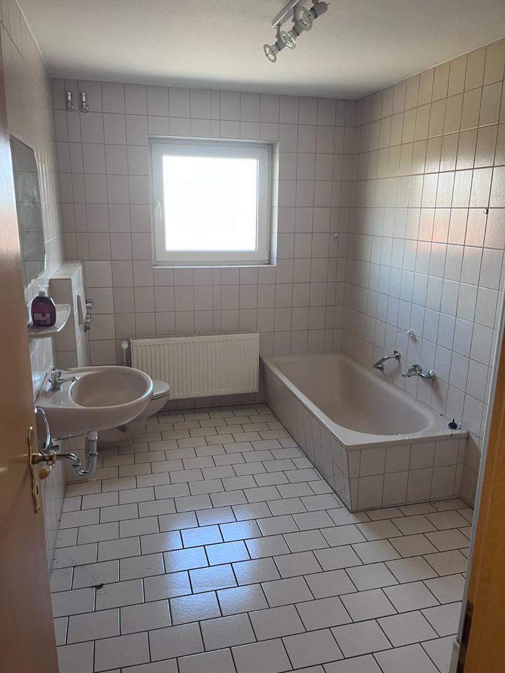 Preiswerte 2-Raum-DG-Wohnung mit BalkonEinbauküche in Vienenburg