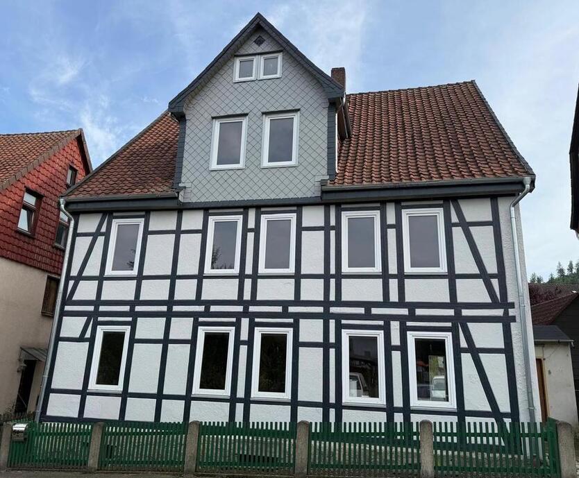 Mehrfamilienhaus mit Anbau und Entwicklungspotenzial