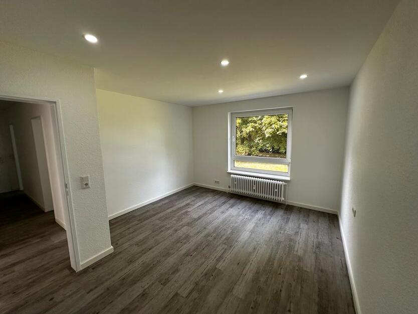 Renovierte 2-Zimmerwohnung im Erdgeschoss mit Stellplatz zimmer