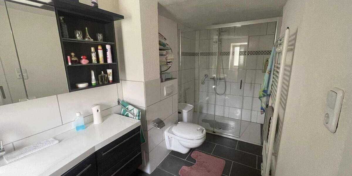 1-2 Familienhaus mit viel Potential 1 zimmer