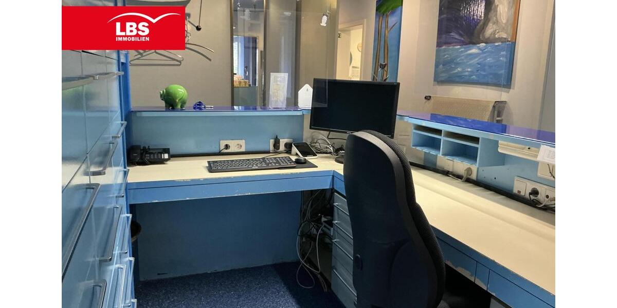 Zahnarztpraxis mit großzügiger Fläche zimmer