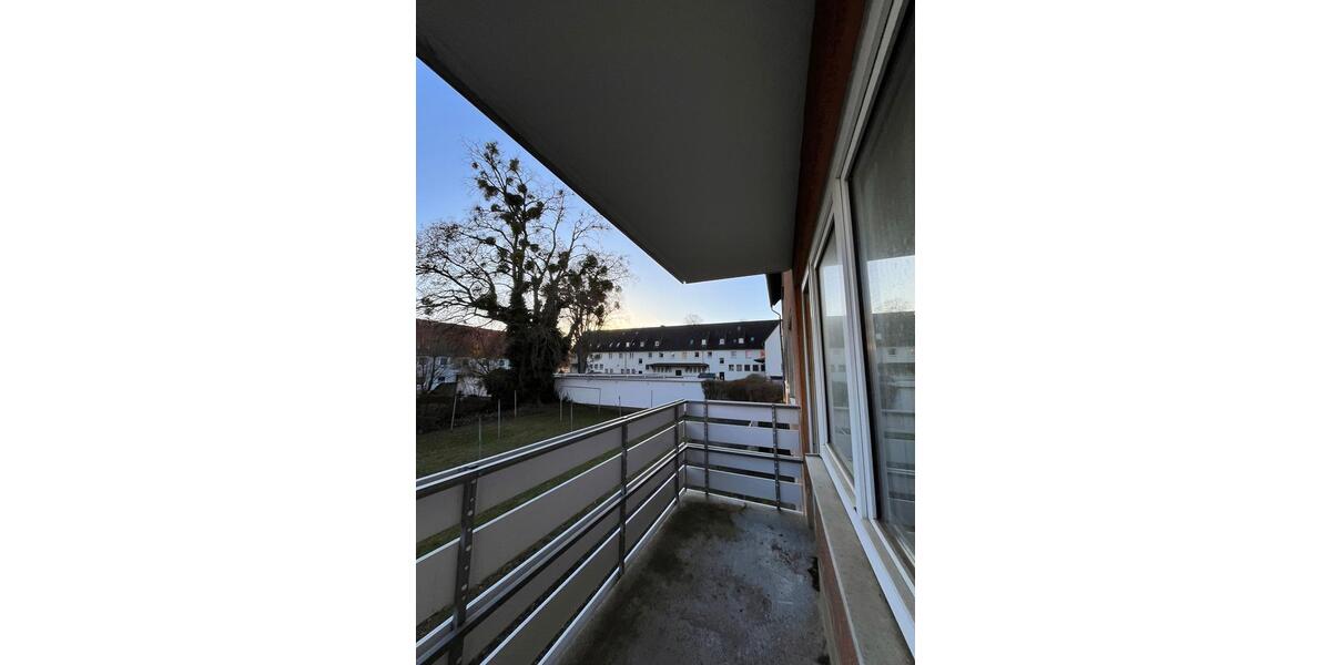 Einfach einziehen und wohlfühlen. Wohnung mit Balkon! 3 zimmer