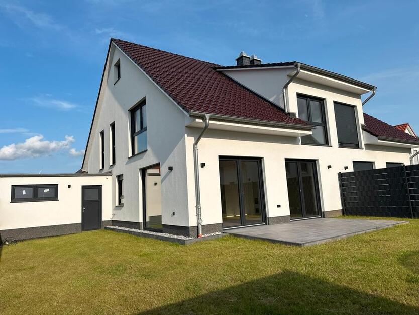 Exklusive Doppelhaushälfte mit Garage| KfW 55 Standard
