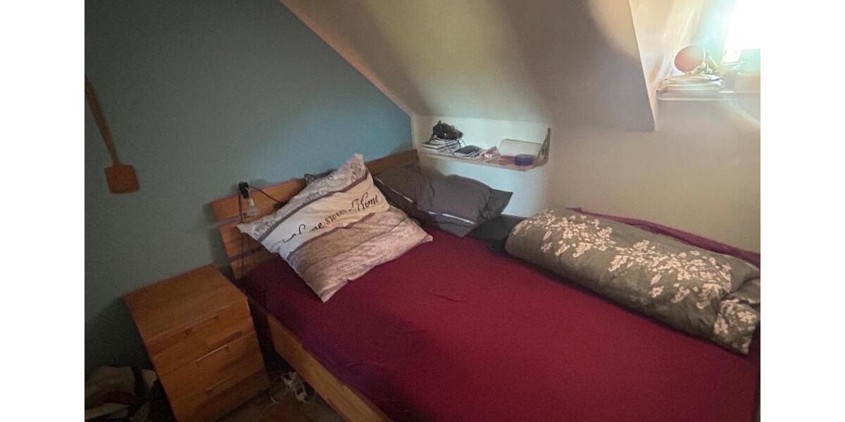 Dachgeschoßwohnung Harsum - 1 Zimmer, 25 m&sup2;, 250&euro; | Angebot:26409072