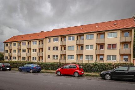 + 1 Zimmer mit modernisiertem BadeZimmer +