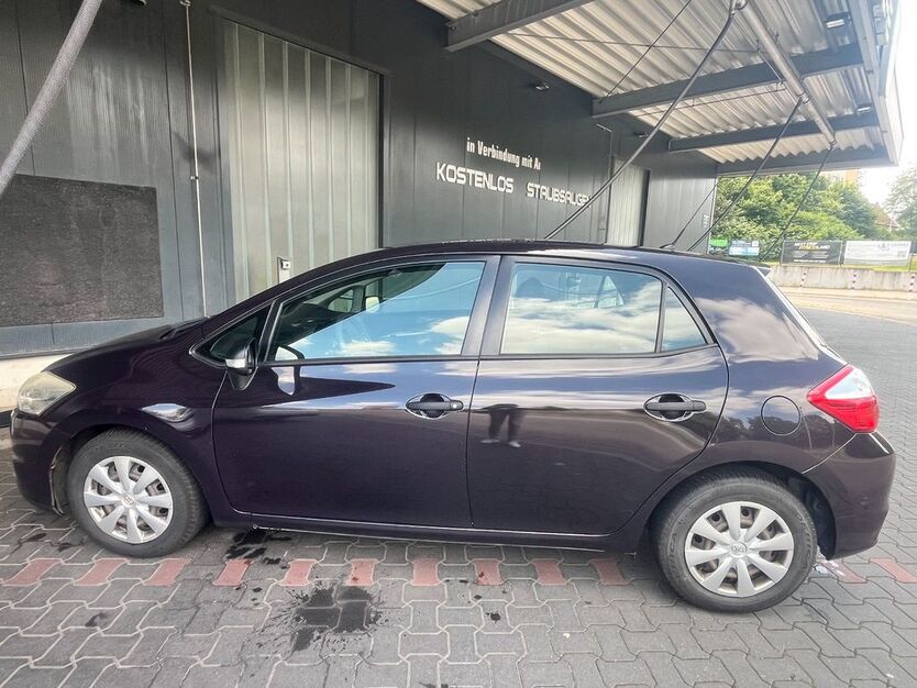 Toyota Auris 215.000 km 4.500 € Salzgitter 38226