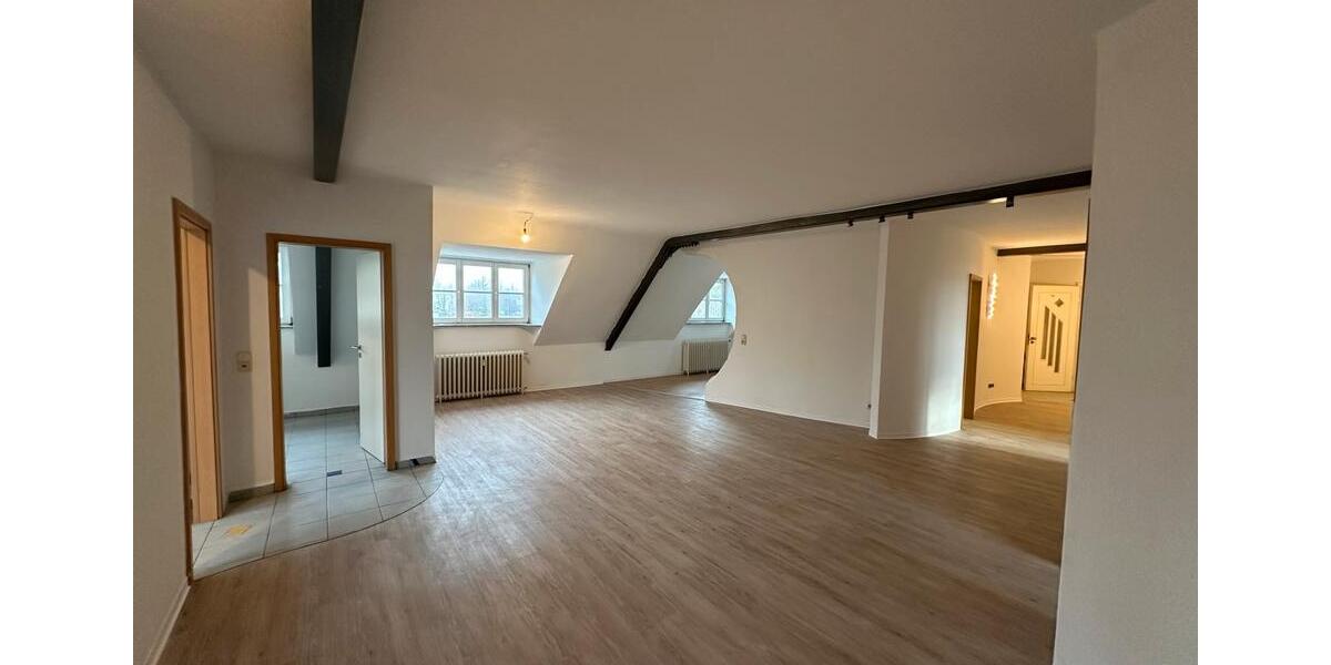 Dachgeschoßwohnung Hildesheim Oststadt/Stadtfeld - 5 Zimmer, 192 m&sup2;, 790&euro; | Angebot:26248132