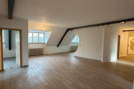 Wohnung Hildesheim Oststadt/Stadtfeld - 5 Zimmer, 192 m&sup2;, 790&euro; | Angebot:26248132