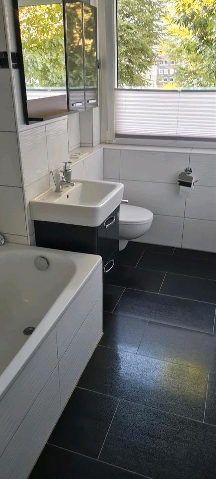 2 Zimmer Wohnung mit Balkon und Autostellplatz, in SZ Krähenriede