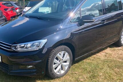 VW Touran 33.820 km 28.490 € Hohenhameln 31249