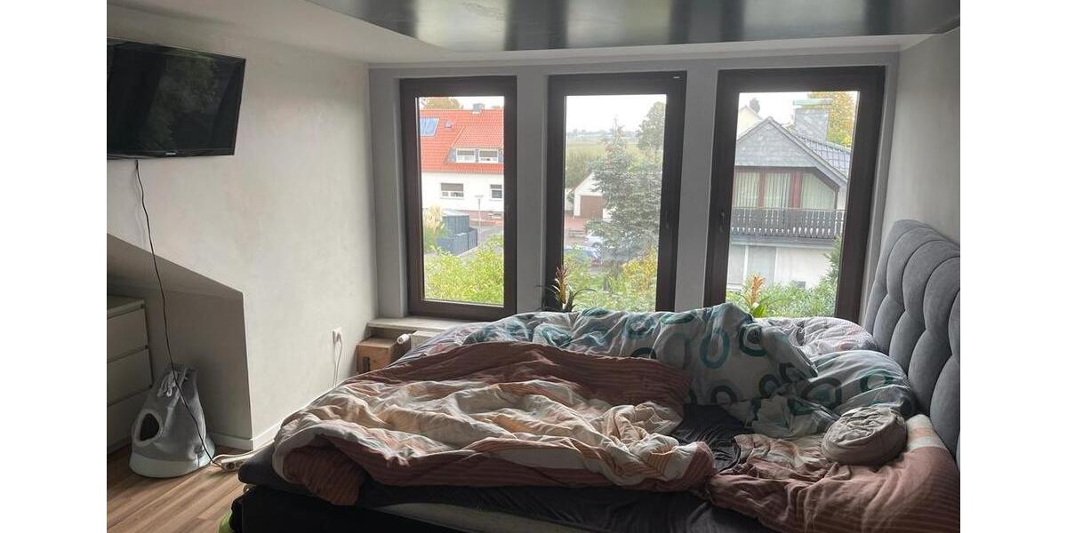 Geräumige Drei Zimmerwohnung im DG 3 zimmer