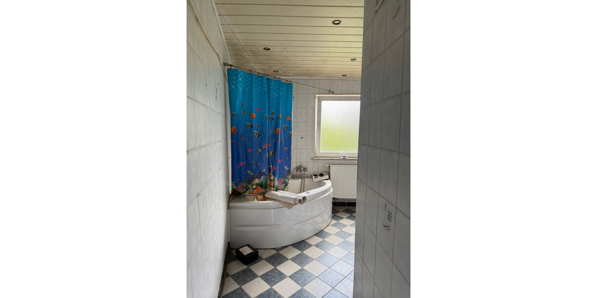 Viel Platz & großes Potenzial: Einfamilienhaus mit Halle und großem Grundstück in Söhlde 8 zimmer