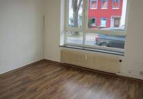 Sonnige Zwei-Zimmer-Wohnung im Erdgeschoss Bitte nur schriftliche Anfragen (siehe unten)