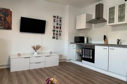 Zur Zwischenmiete: Möblierte 2- Zimmer Wohnung in Stadtmitte