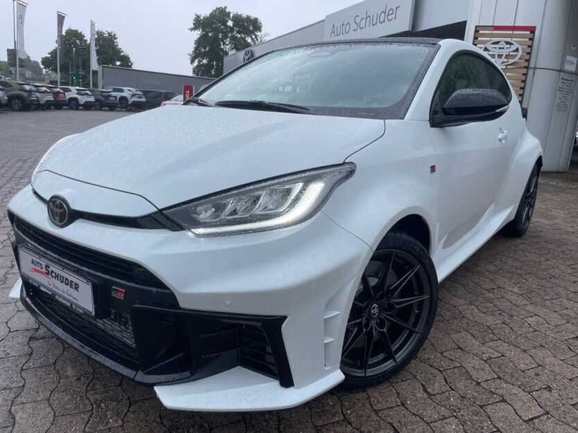 Toyota Yaris 2.200 km 52.900 € Hildesheim 31137