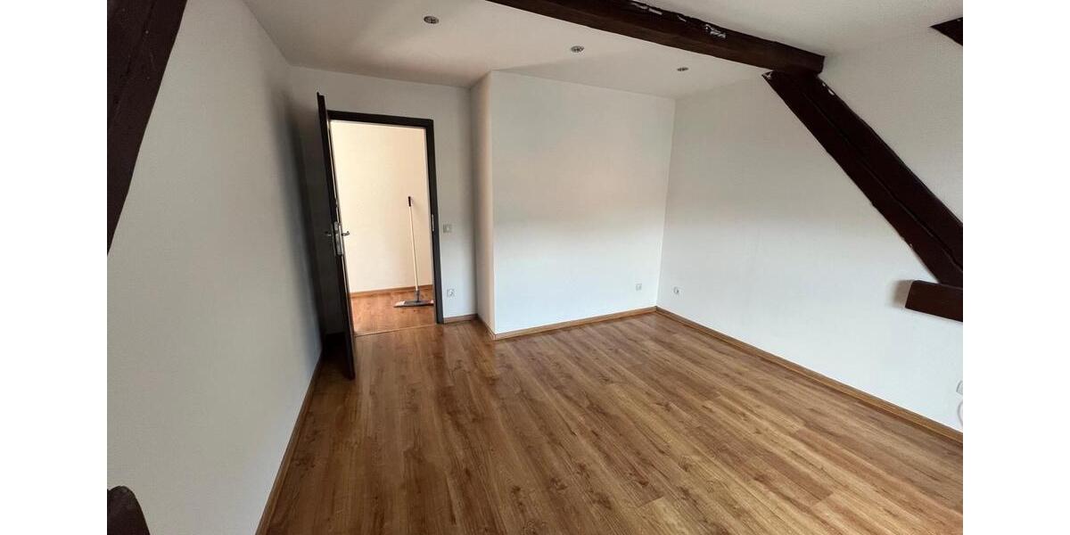 Dachgeschoßwohnung Vechelde - 4 Zimmer, 110 m&sup2;, 950&euro; | Angebot:26235196
