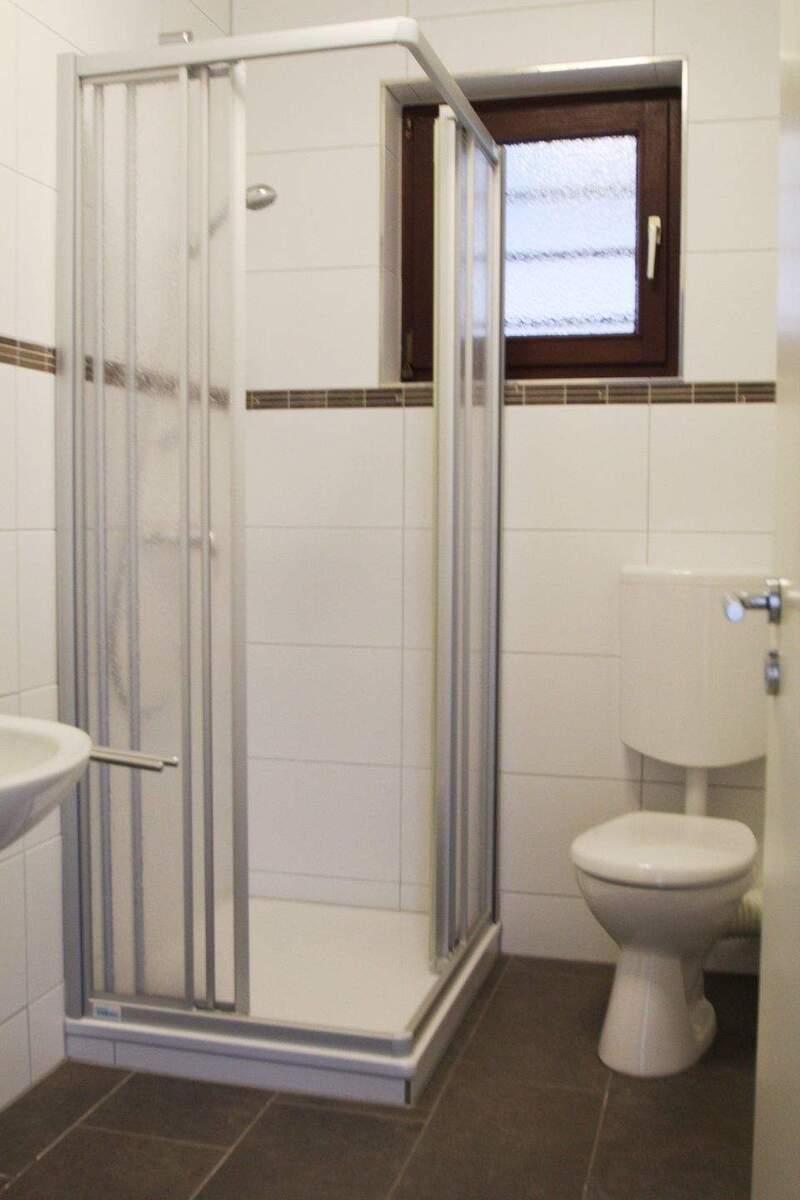 Für zwei Generationen geeignet! Ruhige Lage! Für Naturfreunde! Mit Garage und Garten! 6 zimmer