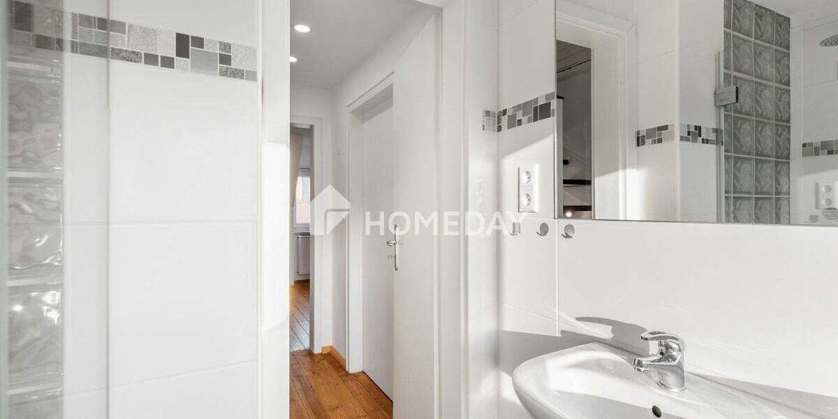 Gut gepflegtes Reihenmittelhaus mit modernem Bad, Wintergarten, Gartenlaube und ausgebautem DG 4 zimmer