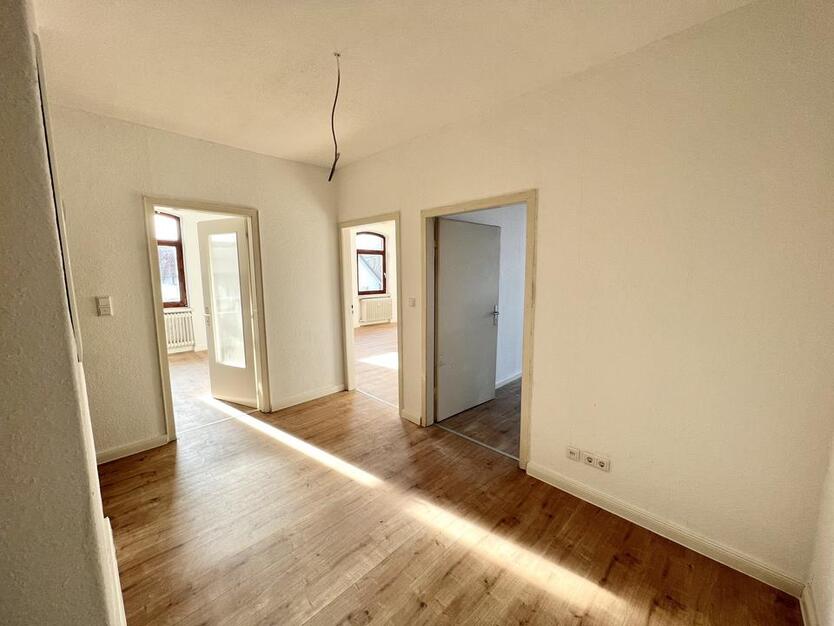 3-Zimmer AltbauWohnung, frisch renoviert
