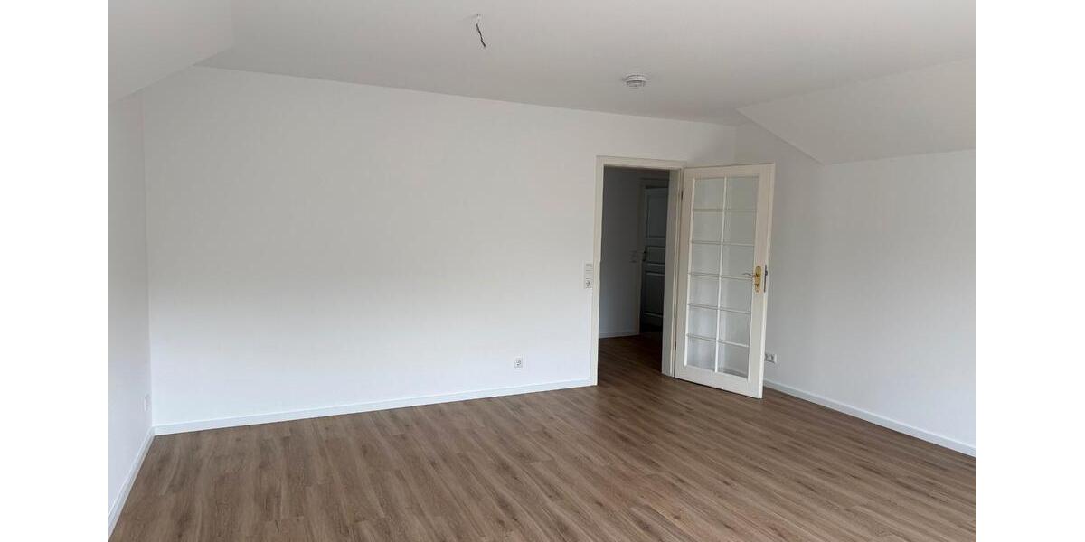Dachgeschoßwohnung Salzgitter Ortschaft Südost - 3 Zimmer, 84 m&sup2;, 950&euro; | Angebot:26693480