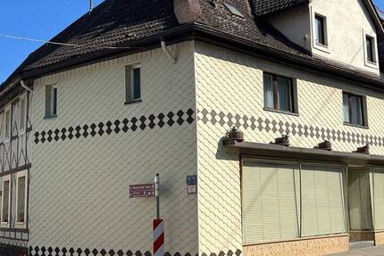 Ein-Zweifamilienhaus mit ehemaligem Ladenlokal und Nebengebäude in Windesheim zu verkaufen.