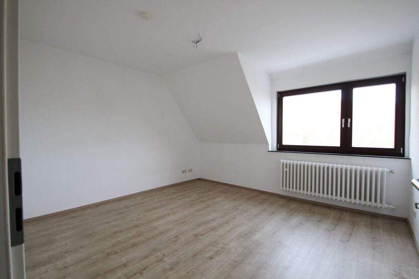 Für zwei Generationen geeignet! Ruhige Lage! Für Naturfreunde! Mit Garage und Garten! 6 zimmer