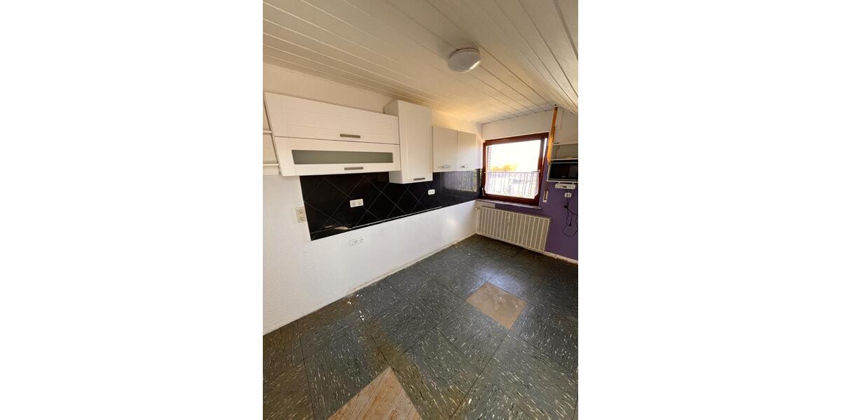 Dachgeschoßwohnung Edemissen - 4 Zimmer, 120 m&sup2;, 890&euro; | Angebot:26401437