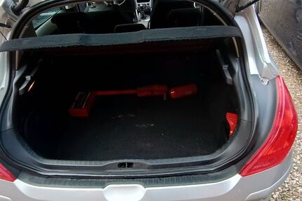 Peugeot 308 155.949 km 2.500 &euro; Schellerten 31174