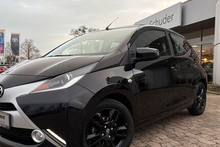 Toyota Aygo (X) 53.900 km 8.490 &euro; Hildesheim 31137
