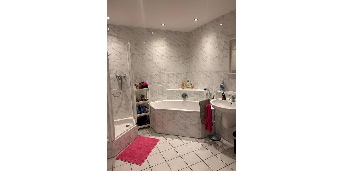 Erdgeschoßwohnung Hildesheim - 5 Zimmer, 24 m&sup2;, 450&euro; | Angebot:26335569