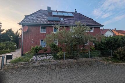 Einfamilienhaus in Ruhegelage mit Garten und Garagen