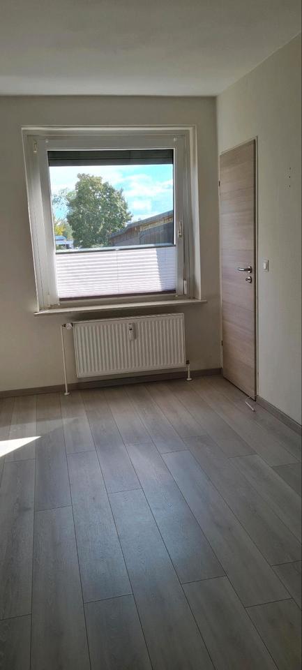 2 Zimmer Wohnung mit Balkon und Autostellplatz, in SZ Krähenriede