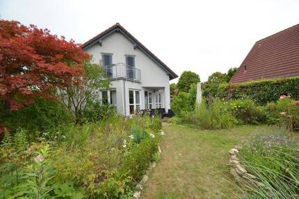 schönes freistehendes Einfamilienhaus mit Carport