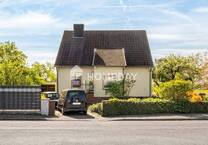 Charmantes Zweifamilienhaus mit großem Garten in ruhiger, attraktiver Lage