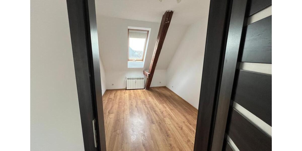 Dachgeschoßwohnung Vechelde - 4 Zimmer, 110 m&sup2;, 950&euro; | Angebot:26235196