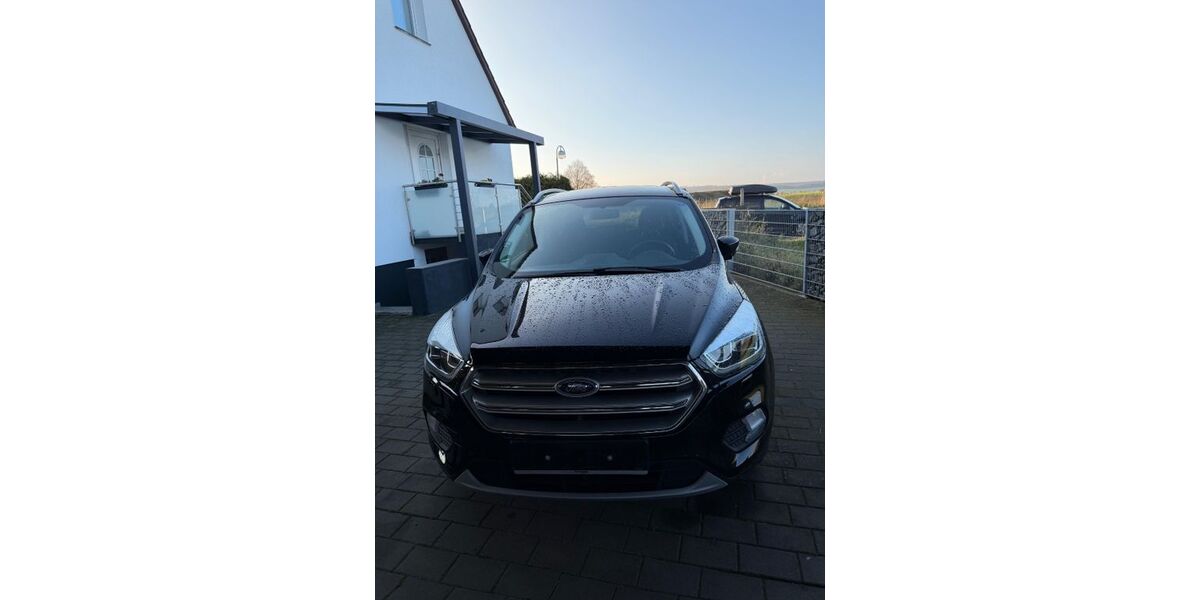 Ford Kuga 67.882 km 14.000 € Ohrum 38312