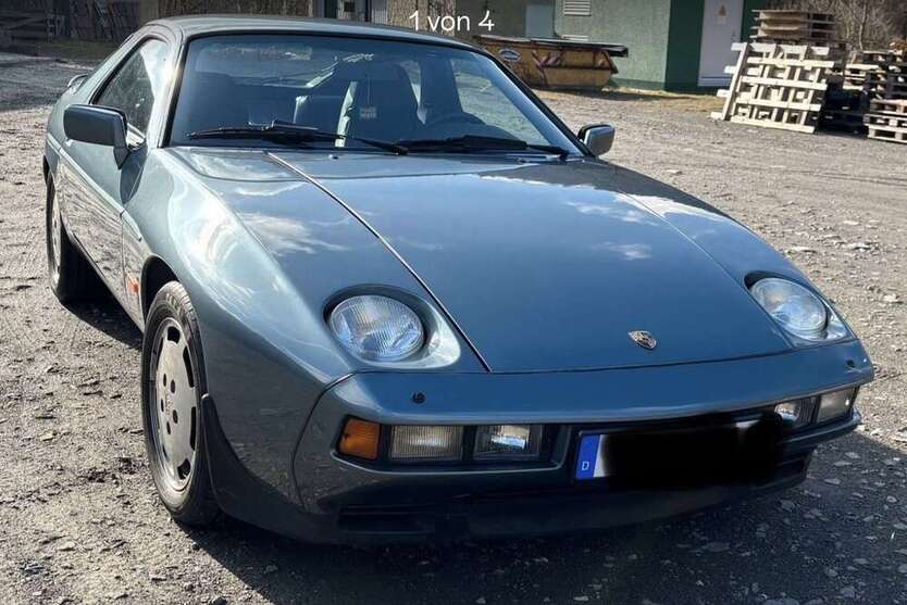 928